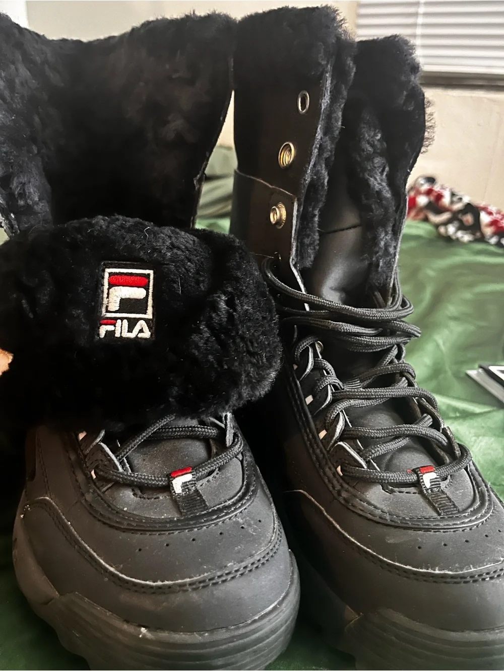Fila lace up